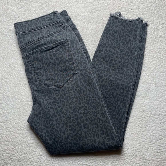 Jolt Animal, print, stretch, denim, jeans, raw ham Size 27 cheetah print - Picture 7 of 9